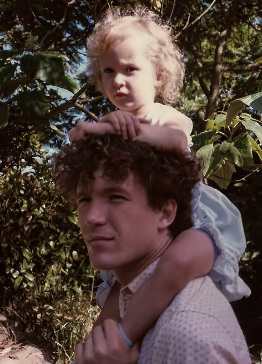 A photo of Naomi on my shoulders.