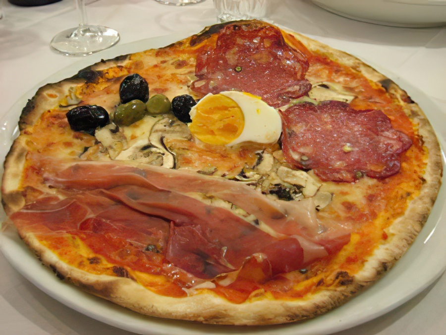 Truely great pizza in Rome, Italy.